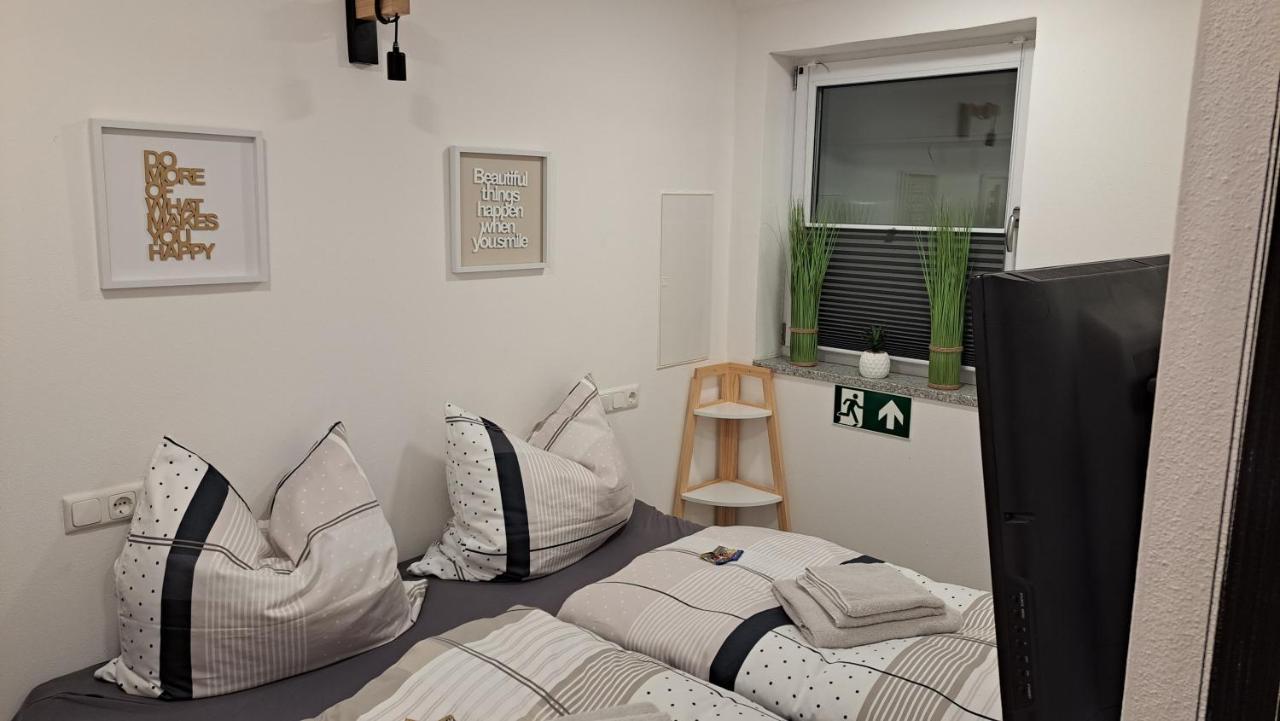 Appartment-Ferienwohnung Mit Kueche, Bad, Kostenlos Wlan, Modern Eingerichtet Родинг Екстериор снимка